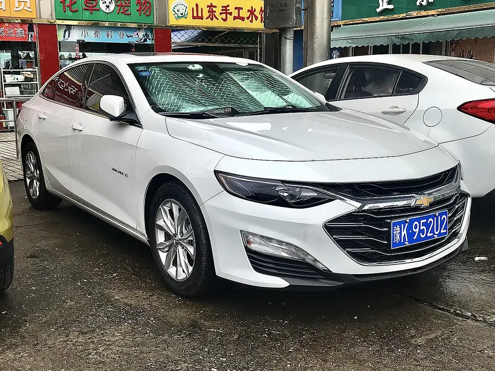 Chevrolet Malibu 2022 — view 2