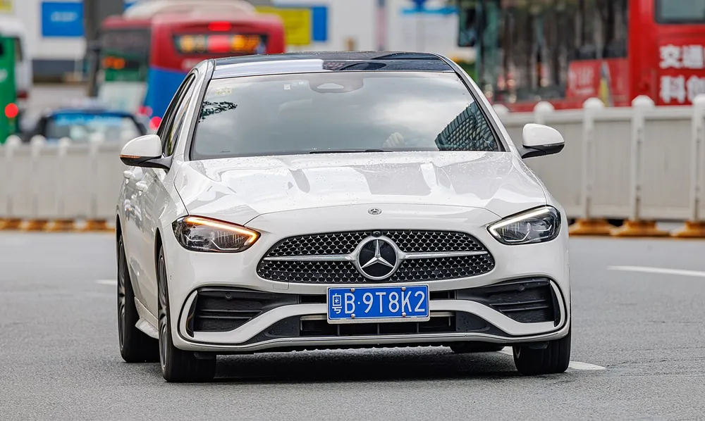 Mercedes-Benz C200 2023 — view 2