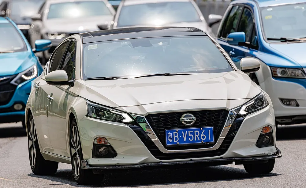 Nissan Altima 2023 — view 3