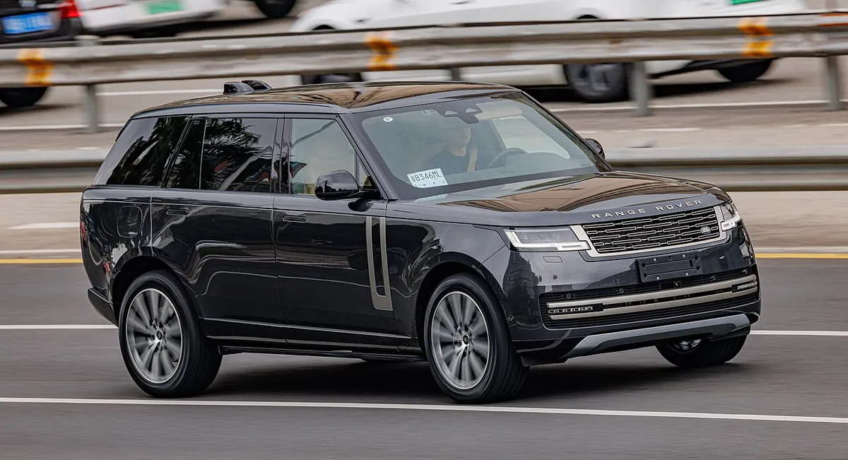 Range Rover Vogue 2023 for rent in Dubai