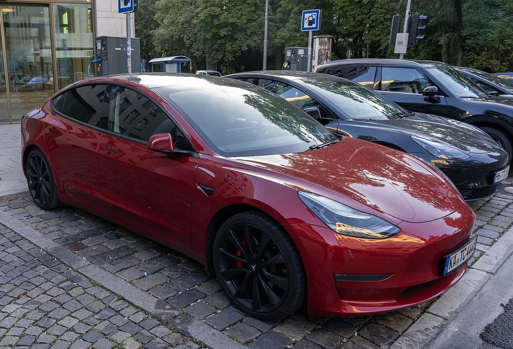 Tesla Model 3 2024 — view 2